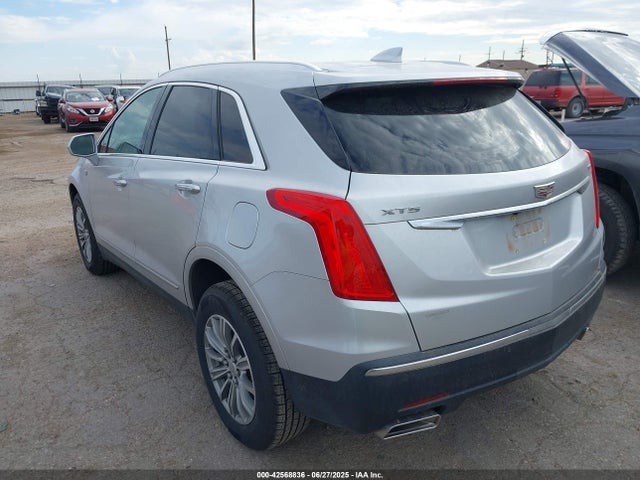 2017 CADILLAC XT5 1GYKNARS4HZ307127 Photo 2
