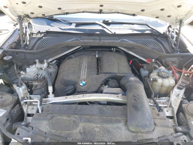 2018 BMW X5 5UXKR2C57J0Z16742 Photo 9