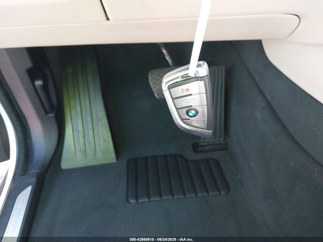 2018 BMW X5 5UXKR2C57J0Z16742 Photo 10