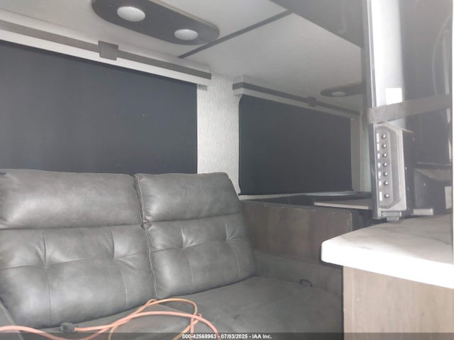 4YDT3202XMM916536 Palomino 2021