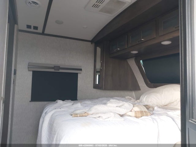 4YDT3202XMM916536 Palomino 2021