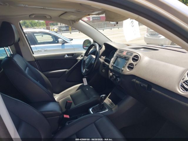 2011 VOLKSWAGEN TIGUAN WVGAV7AXXBW511253 Photo 4
