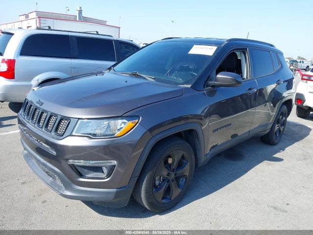 Jeep 2019 2019 3C4NJCBB9KT832669 Image 2