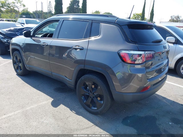 Jeep 2019 2019 3C4NJCBB9KT832669 Image 3