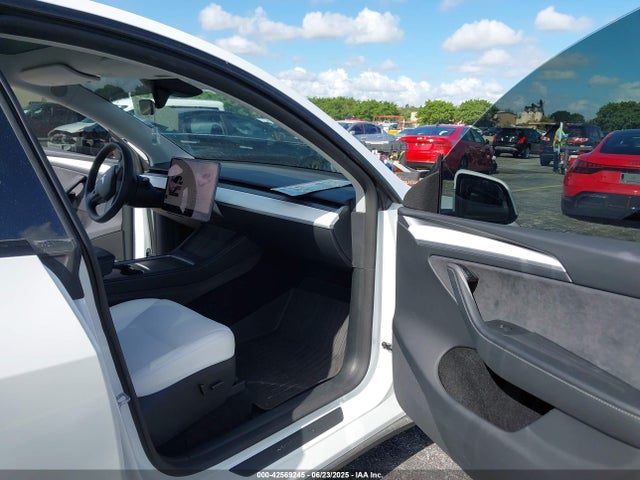 2024 TESLA MODEL Y 7SAYGDEF4RA288834 Photo 4