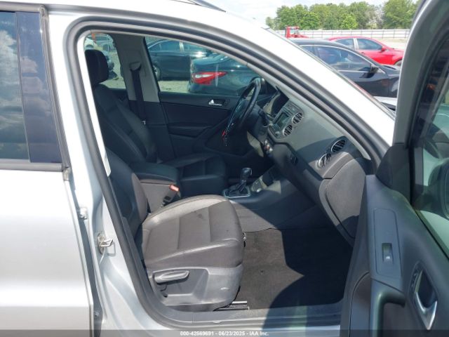 2016 VOLKSWAGEN TIGUAN WVGAV7AX7GW557260 Photo 4