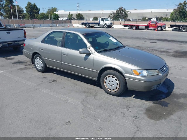 42569900 :رقم المزاد ، JT2BG22K1W0259516 vin ، 1998 Toyota Camry Le مزاد بيع