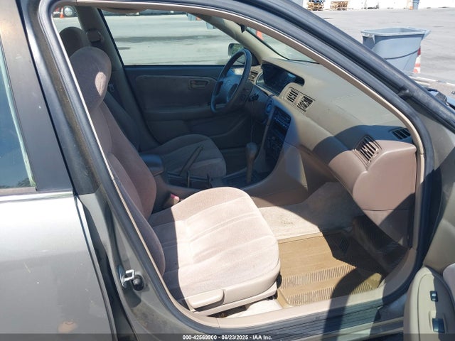 42569900 :رقم المزاد ، JT2BG22K1W0259516 vin ، 1998 Toyota Camry Le مزاد بيع
