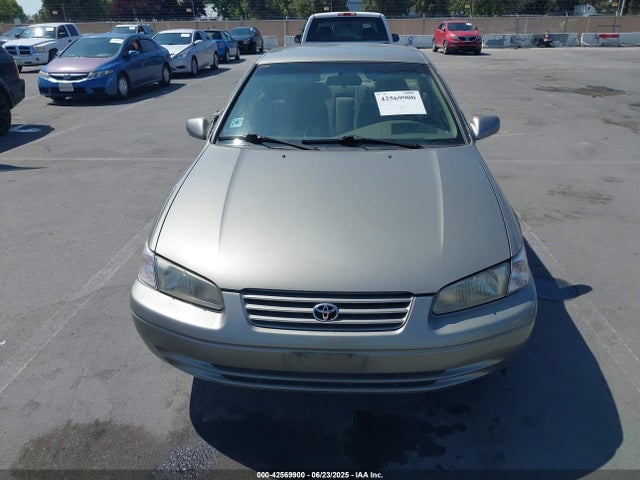 42569900 :رقم المزاد ، JT2BG22K1W0259516 vin ، 1998 Toyota Camry Le مزاد بيع