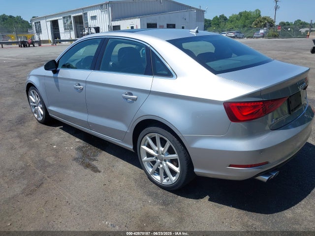 2015 AUDI A3 WAUCJGFF8F1053690 Photo 2