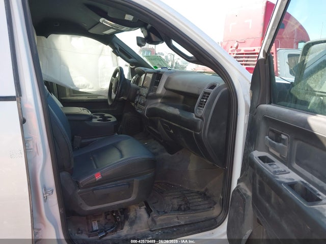 3C6UR5HJ1RG153424 RAM 2500