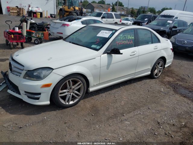 2012 MERCEDES-BENZ C 300 WDDGF8BB2CA643903 Photo 1