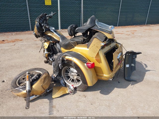 2017 HARLEY-DAVIDSON FLHTCUTG 1HD1MAD11HB859842 Photo 2