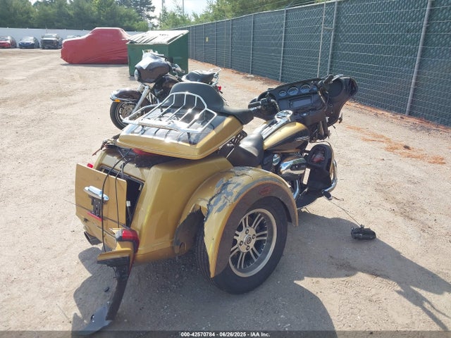 2017 HARLEY-DAVIDSON FLHTCUTG 1HD1MAD11HB859842 Photo 3