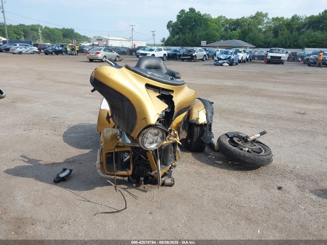 2017 HARLEY-DAVIDSON FLHTCUTG 1HD1MAD11HB859842 Photo 4