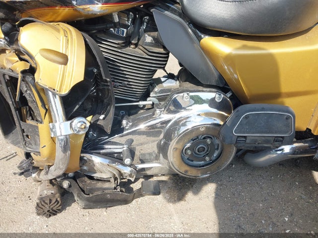 2017 HARLEY-DAVIDSON FLHTCUTG 1HD1MAD11HB859842 Photo 8