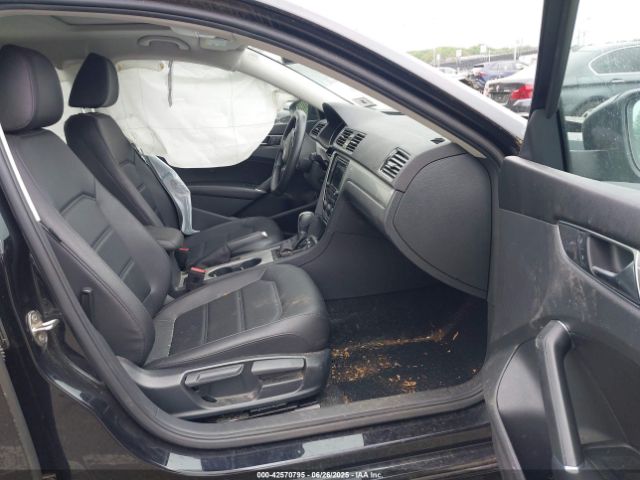 2019 VOLKSWAGEN PASSAT 1VWLA7A31KC006917 Photo 4