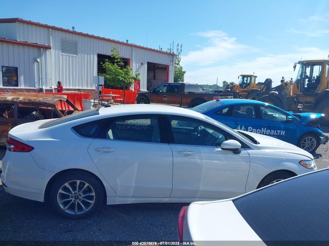 Продажа на аукционе авто 2017 Ford Fusion S, vin: 3FA6P0G73HR415923, номер лота: 42570876