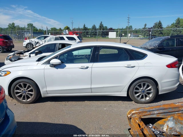 Продажа на аукционе авто 2017 Ford Fusion S, vin: 3FA6P0G73HR415923, номер лота: 42570876