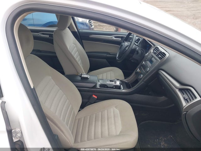 Продажа на аукционе авто 2017 Ford Fusion S, vin: 3FA6P0G73HR415923, номер лота: 42570876