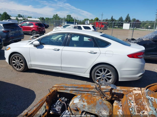 Продажа на аукционе авто 2017 Ford Fusion S, vin: 3FA6P0G73HR415923, номер лота: 42570876