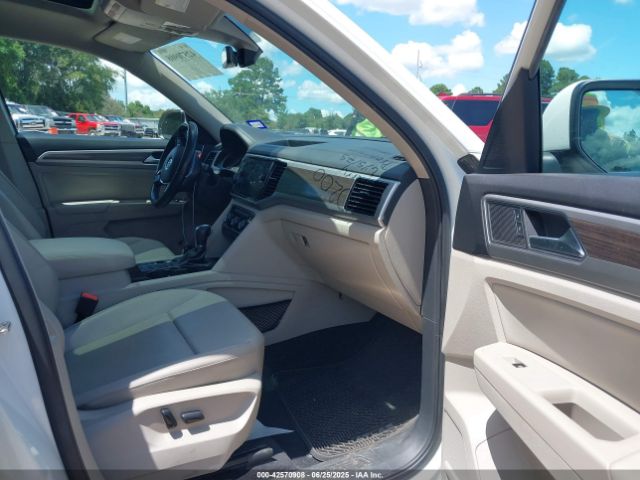 2018 VOLKSWAGEN ATLAS 1V2SR2CAXJC548598 Photo 4