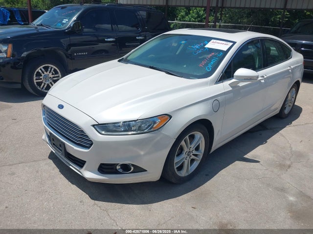 Ford 2016 2016 3FA6P0SU5GR120687 Image 2