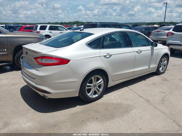 Ford 2016 2016 3FA6P0SU5GR120687 Image 4