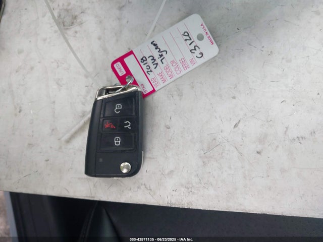Volkswagen Tiguan 2018 3VV3B7AX0JM164344 Image 11