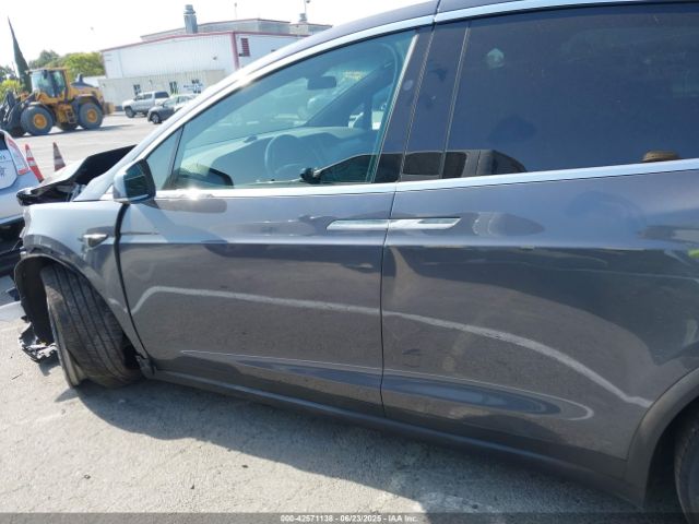 5YJXCAE28MF323516 Tesla MODEL X