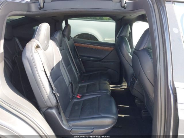 5YJXCAE28MF323516 Tesla MODEL X