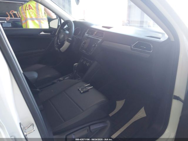 2019 VOLKSWAGEN TIGUAN 3VV2B7AX4KM194301 Photo 4