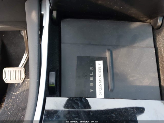 2021 TESLA MODEL Y 5YJYGDEE7MF077255 Photo 10