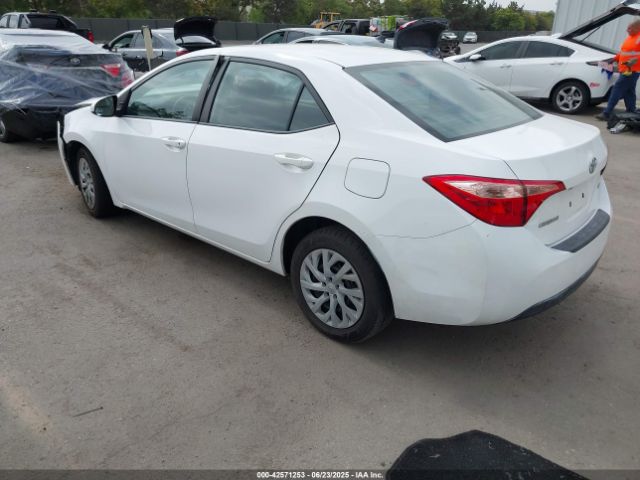 2017 TOYOTA COROLLA 5YFBURHE2HP703702 Photo 2