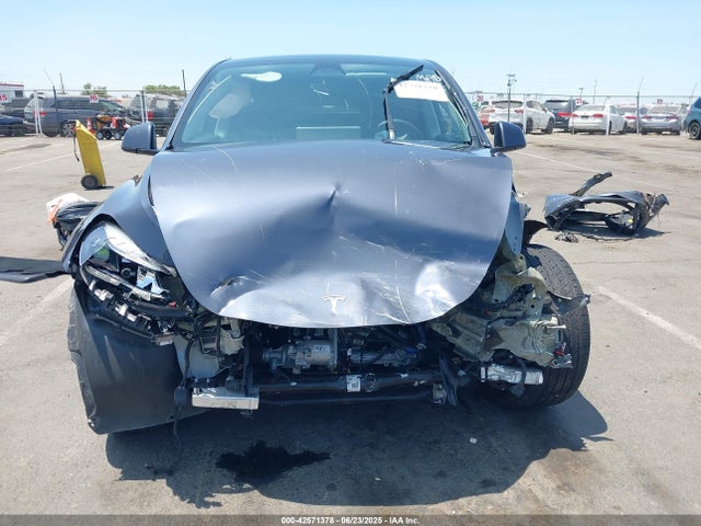 7SAYGAEE2NF560381 Tesla Model Y