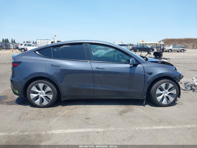7SAYGAEE2NF560381 Tesla Model Y