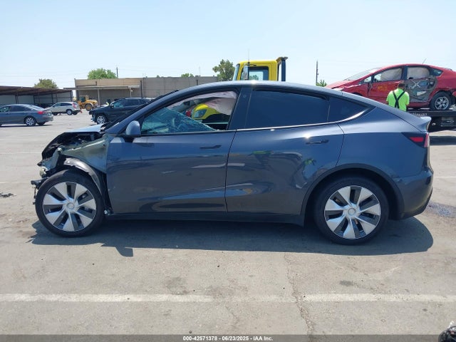 7SAYGAEE2NF560381 Tesla Model Y
