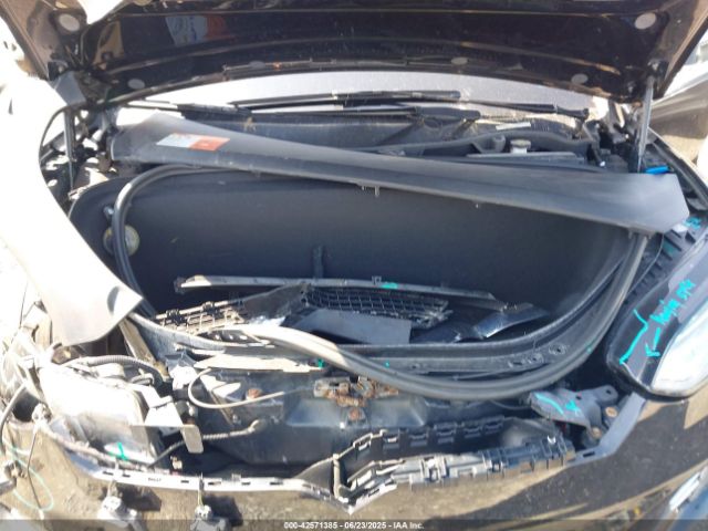 5YJXCAE25HF044112 Tesla 2017