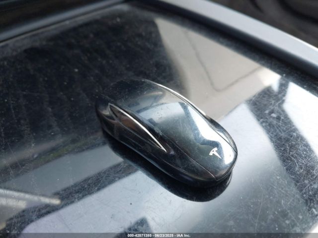 5YJXCAE25HF044112 Tesla 2017