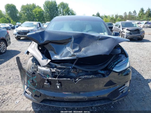 5YJXCAE25HF044112 Tesla 2017