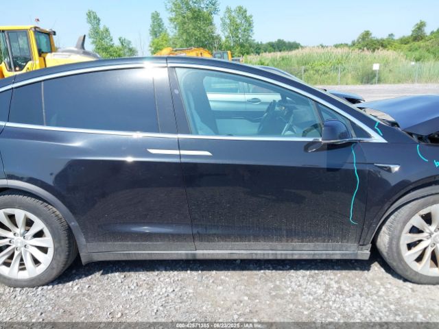 5YJXCAE25HF044112 Tesla 2017