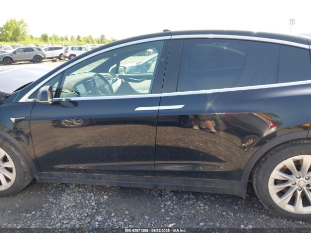 5YJXCAE25HF044112 Tesla 2017