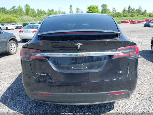 5YJXCAE25HF044112 Tesla 2017