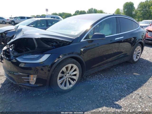 5YJXCAE25HF044112 Tesla 2017