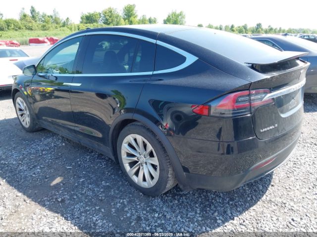 5YJXCAE25HF044112 Tesla 2017