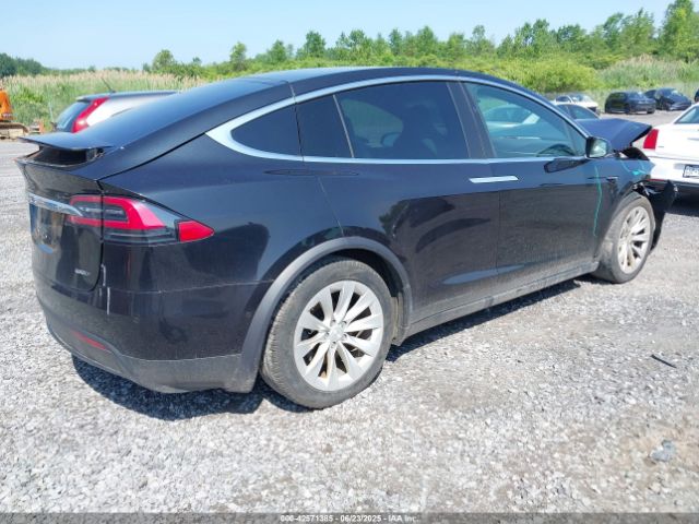 5YJXCAE25HF044112 Tesla 2017