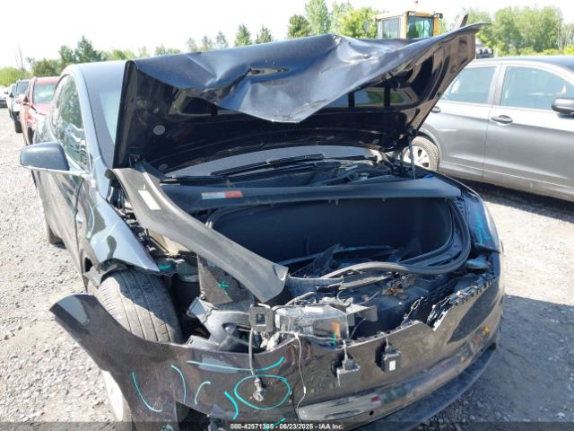 5YJXCAE25HF044112 Tesla 2017