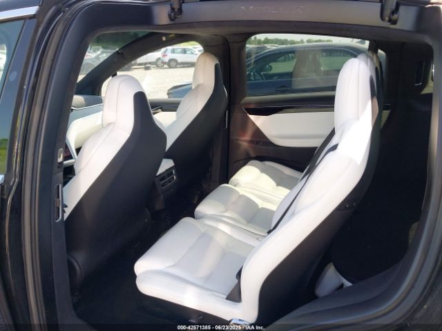 5YJXCAE25HF044112 Tesla 2017
