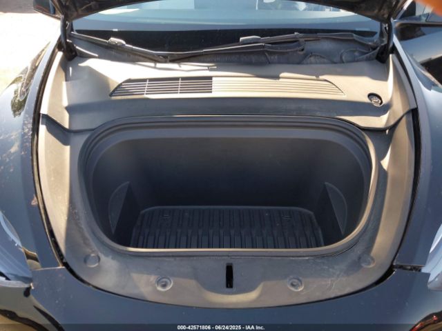 2021 TESLA MODEL Y 5YJYGDEF0MF137224 Photo 9