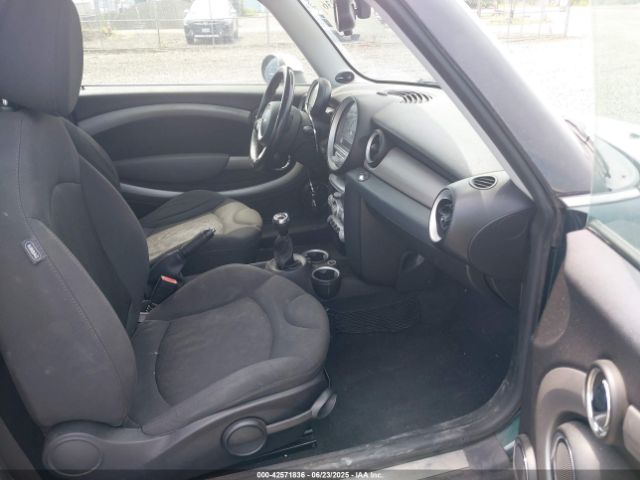 2010 MINI COOPER WMWMF3C52ATU79026 Photo 4
